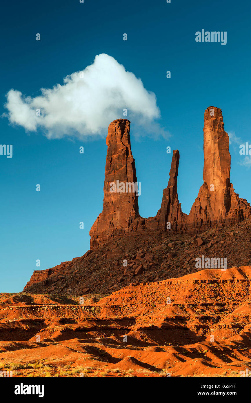 Drei Schwestern im Monument Valley, Arizona, Utah, USA Stockfoto