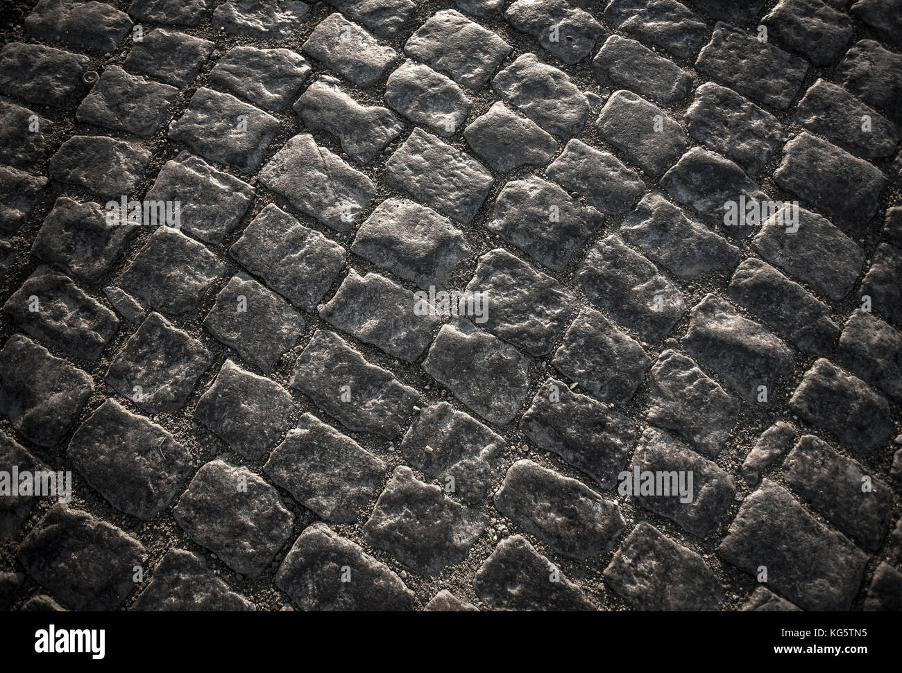 Dunkle Pflasterstein Fahrbahn Hintergrund Stockfoto