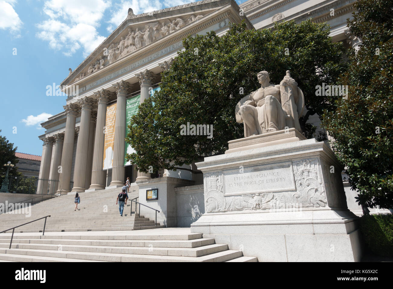 Die Vormundschaft Statue außerhalb der National Archives in Washington DC, USA. Stockfoto