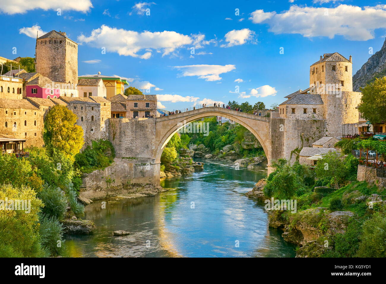 Stari Most Oder Alte Br cke Den Fluss Neretva Mostar Bosnien Und stari-most-oder-alte-br-cke-den-fluss-neretva-mostar-bosnien-und