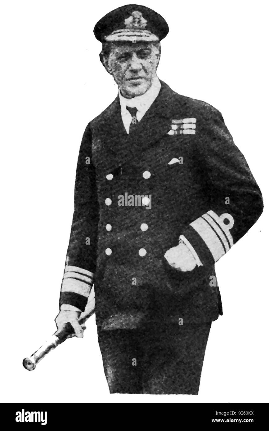 1919 Flag Officer - eine britische Royal Navy Vice Admiral gekleidet in voller Uniform mit Hülse Spitze Stockfoto