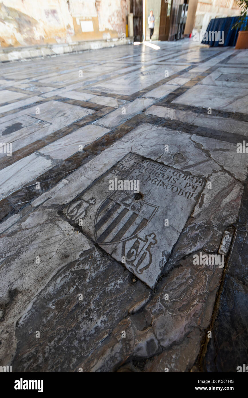 Campo Santa, elegante Friedhof für die berühmten Pisaner um eine Klausur Viereck mit restaurierten 1300s Fresken. Pisa, Italien. Stockfoto