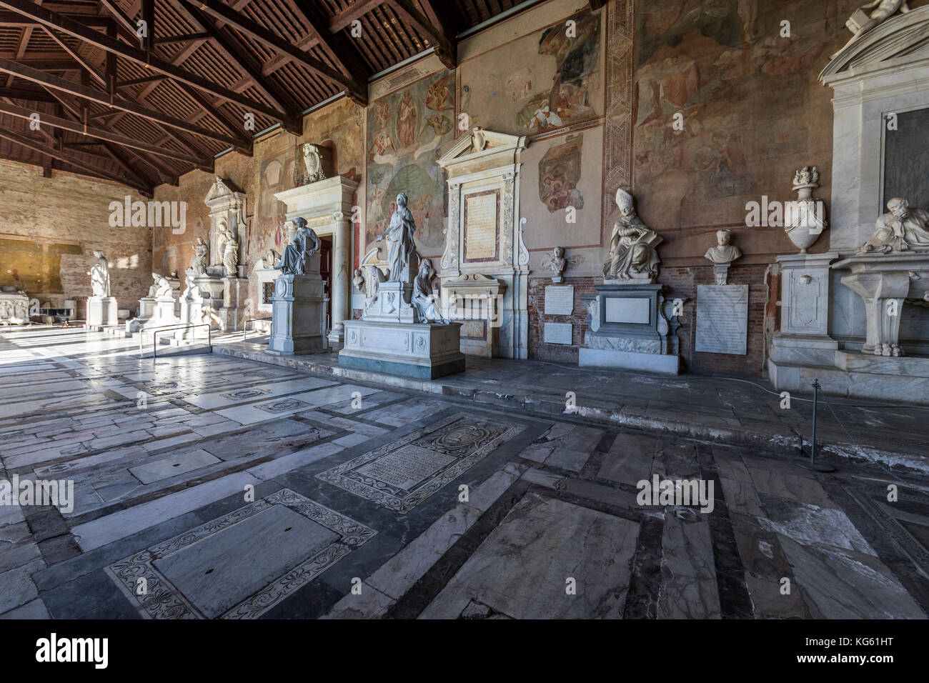 Campo Santa, elegante Friedhof für die berühmten Pisaner um eine Klausur Viereck mit restaurierten 1300s Fresken. Pisa, Italien. Stockfoto