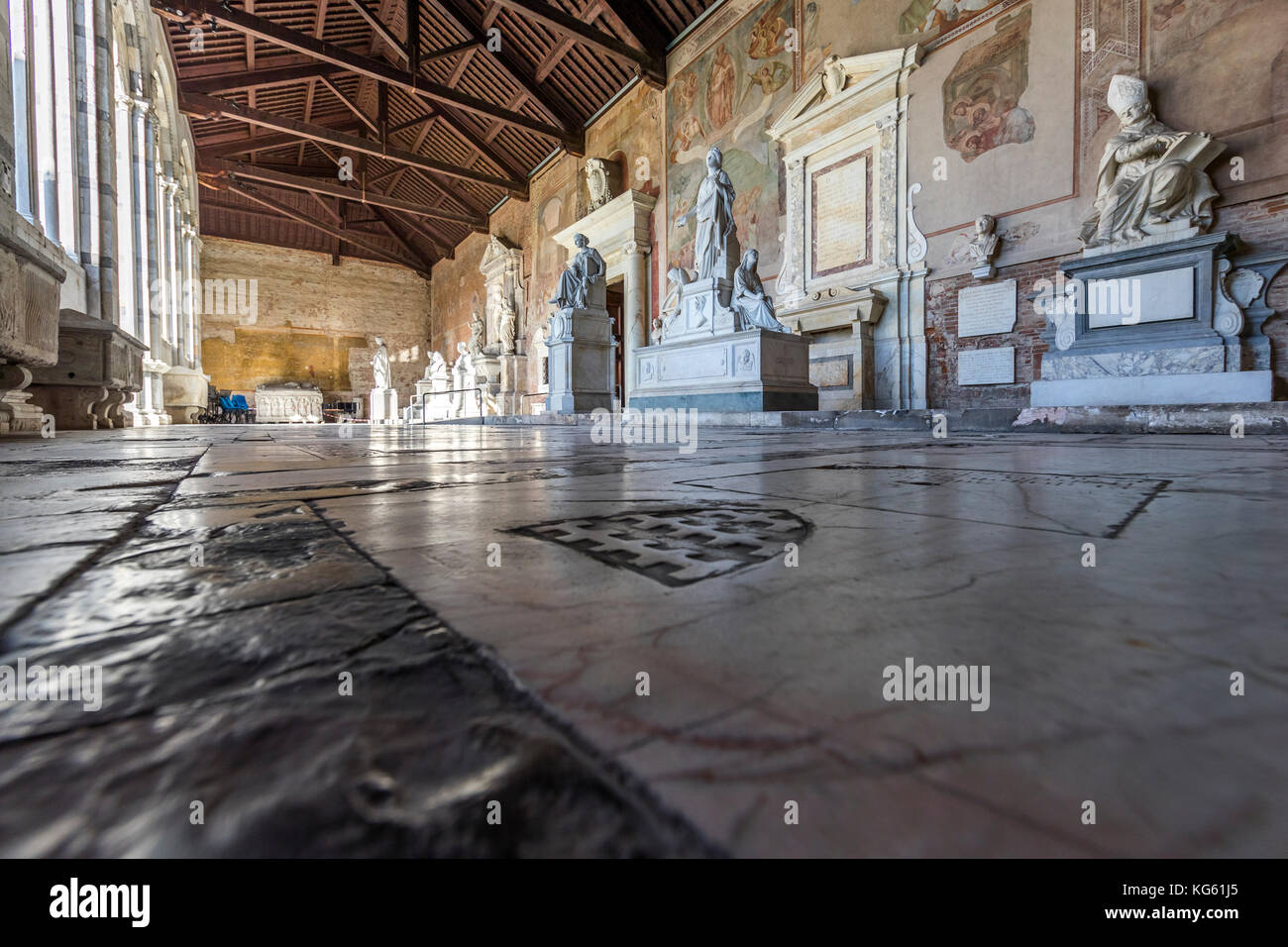 Campo Santa, elegante Friedhof für die berühmten Pisaner um eine Klausur Viereck mit restaurierten 1300s Fresken. Pisa, Italien. Stockfoto