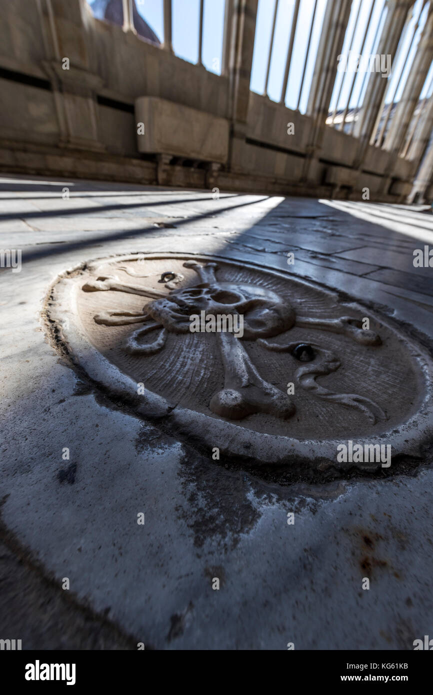 Campo Santa, elegante Friedhof für die berühmten Pisaner um eine Klausur Viereck mit restaurierten 1300s Fresken. Pisa, Italien. Stockfoto