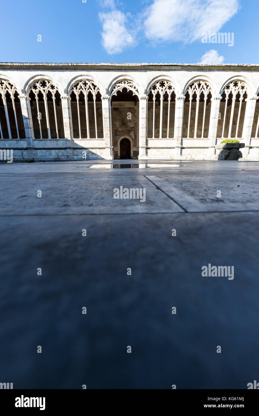 Campo Santa, elegante Friedhof für die berühmten Pisaner um eine Klausur Viereck mit restaurierten 1300s Fresken. Pisa, Italien. Stockfoto