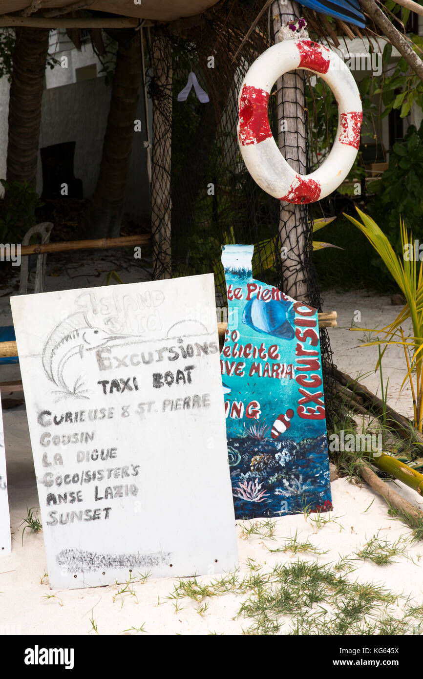 Die Seychellen, Praslin, Anse Volbert, Beach Shack verkaufen Ausflüge und Exkursionen Stockfoto