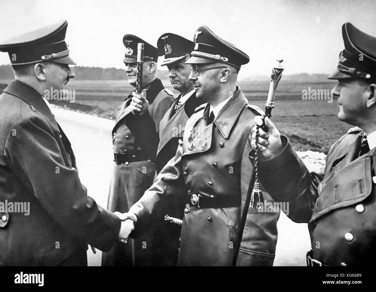 Adolf HITLER von links: Feldmarschall Wilhelm eitel, Admiral Karl Dönitz, Heinrich Himmler, Feldmarschall Erhard Milch am 18. Mai 1944 Stockfoto