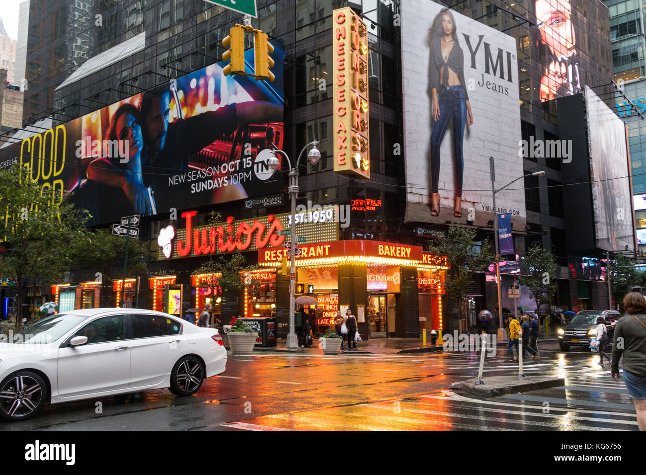 Junior S Restaurant Am Times Square An Einem Regnerischen Tag Nyc Usa Stockfotografie Alamy
