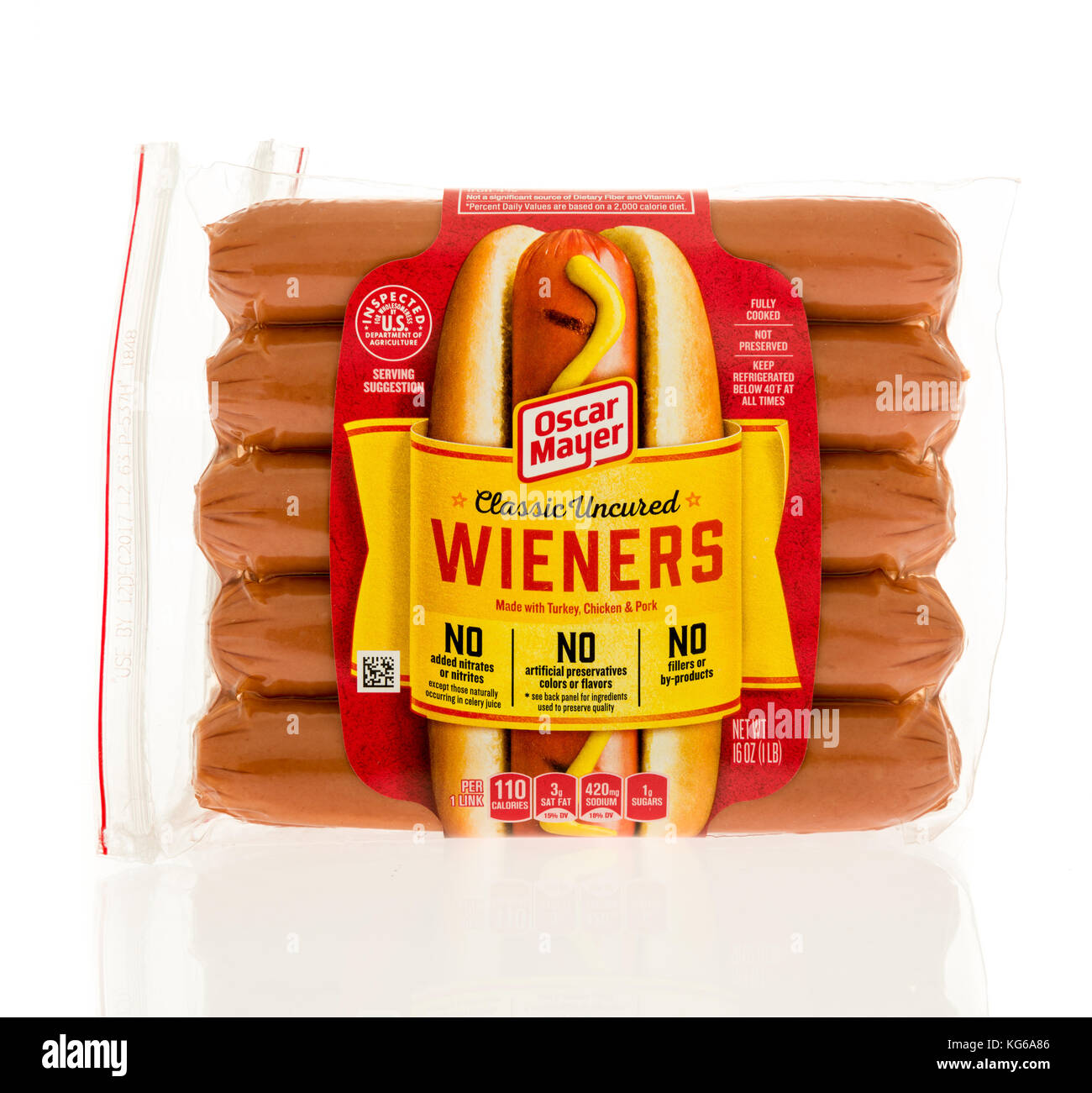 Winneconne, WI - 31. Oktober 2017: Ein Paket von Oscar Mayer klassischen Unkrautweinern auf einem isolierten Hintergrund. Stockfoto