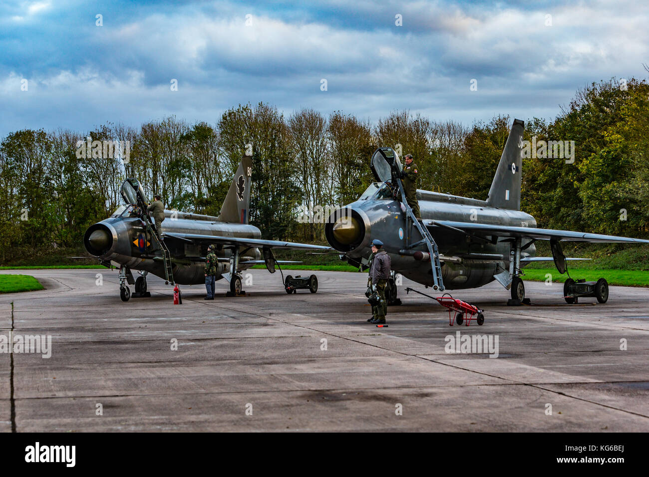 English Electric Lightning Flugzeuge geschossen in der Nacht im Rahmen einer Abendveranstaltung im November 2017, Bruntingthorpe, Leicestershire, Großbritannien Stockfoto