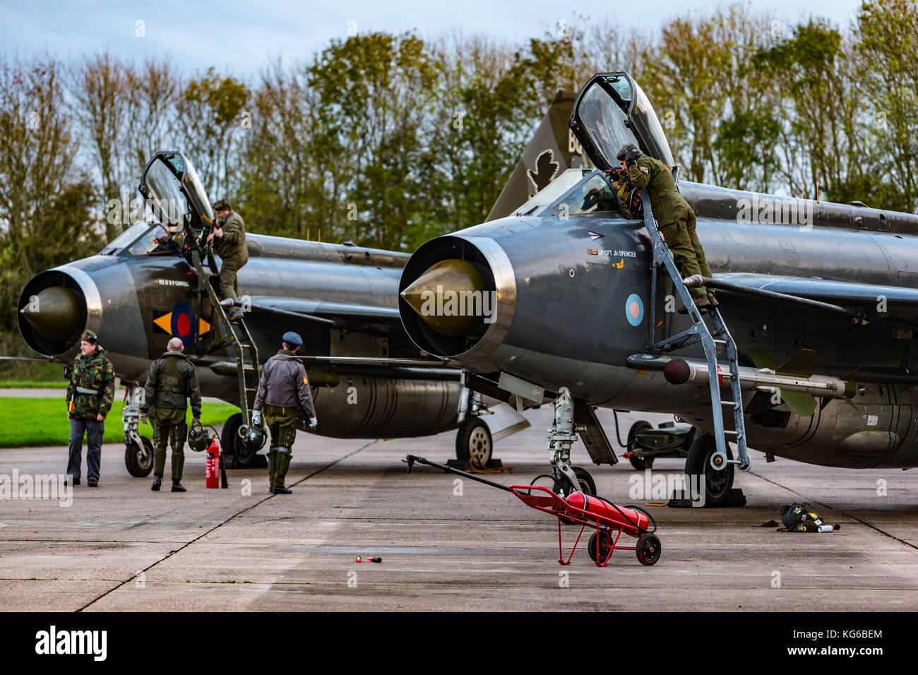 English Electric Lightning Flugzeuge geschossen in der Nacht im Rahmen einer Abendveranstaltung im November 2017, Bruntingthorpe, Leicestershire, Großbritannien Stockfoto