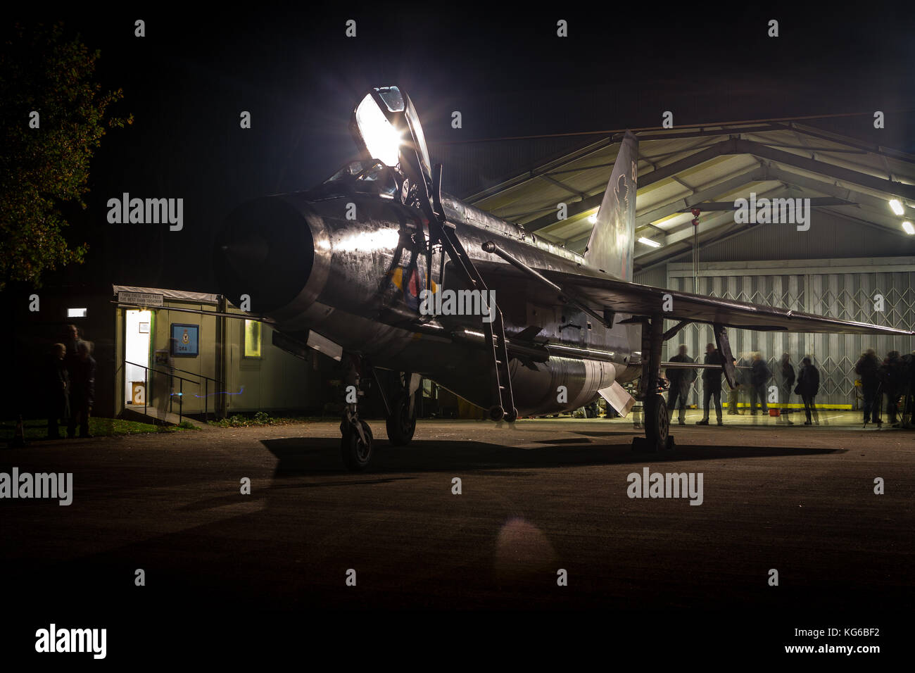English Electric Lightning Flugzeuge geschossen in der Nacht im Rahmen einer Abendveranstaltung im November 2017, Bruntingthorpe, Leicestershire, Großbritannien Stockfoto