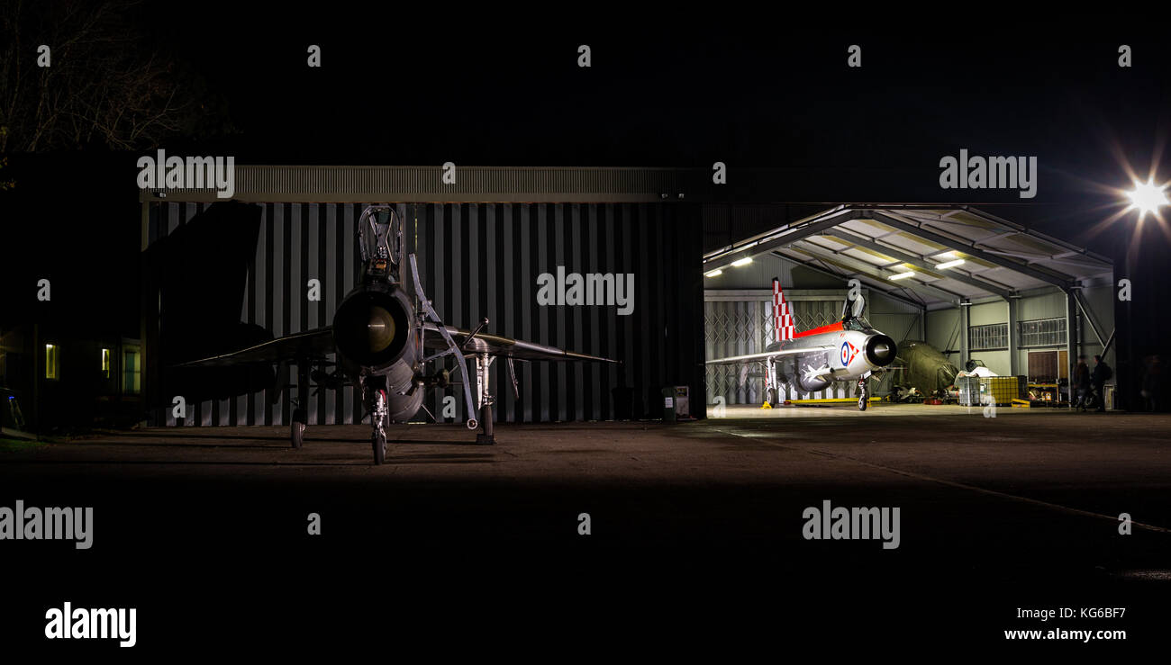 English Electric Lightning Flugzeuge geschossen in der Nacht im Rahmen einer Abendveranstaltung im November 2017, Bruntingthorpe, Leicestershire, Großbritannien Stockfoto