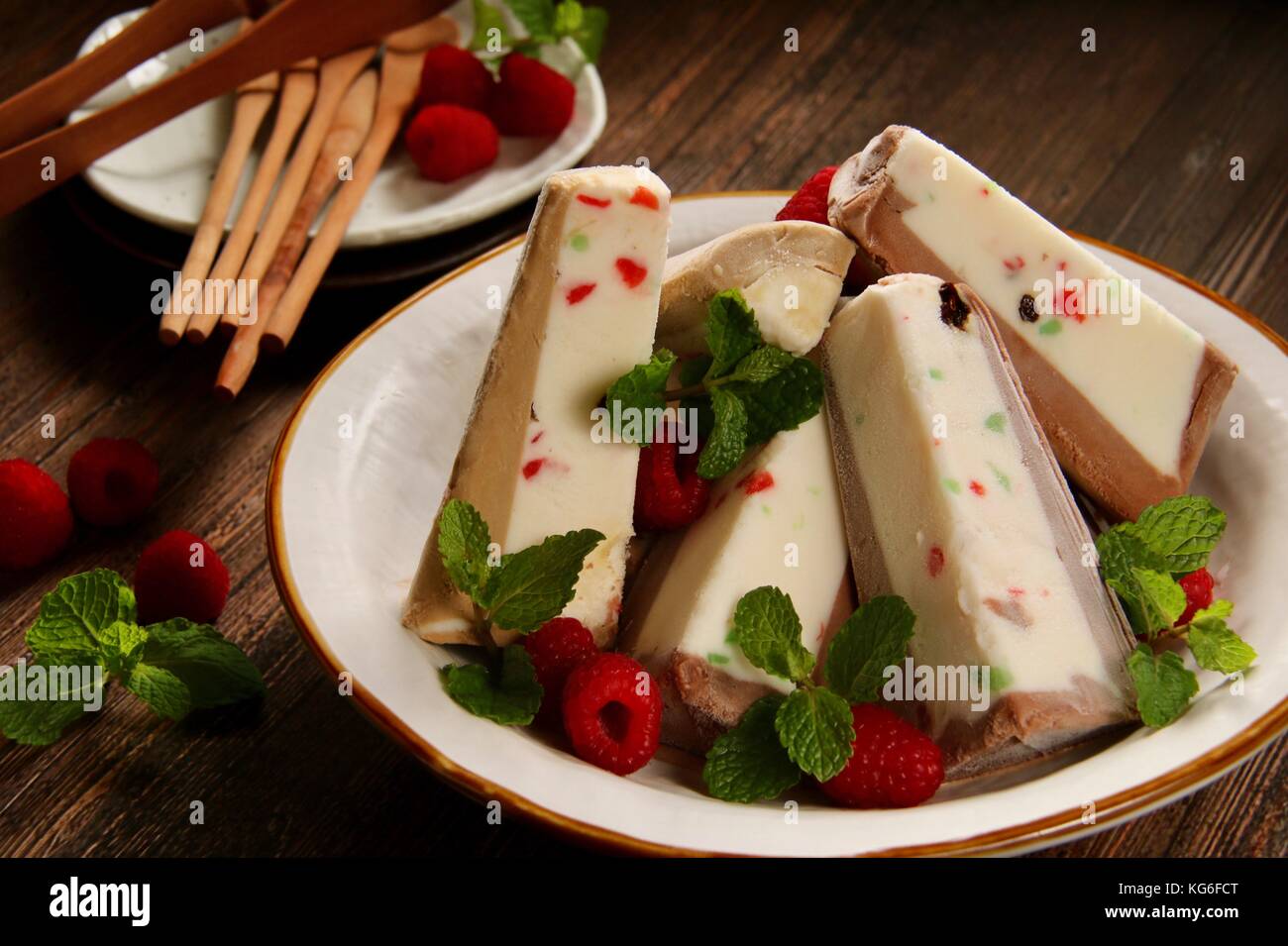 Tutti Frutti Ice Cream Cake Stockfoto