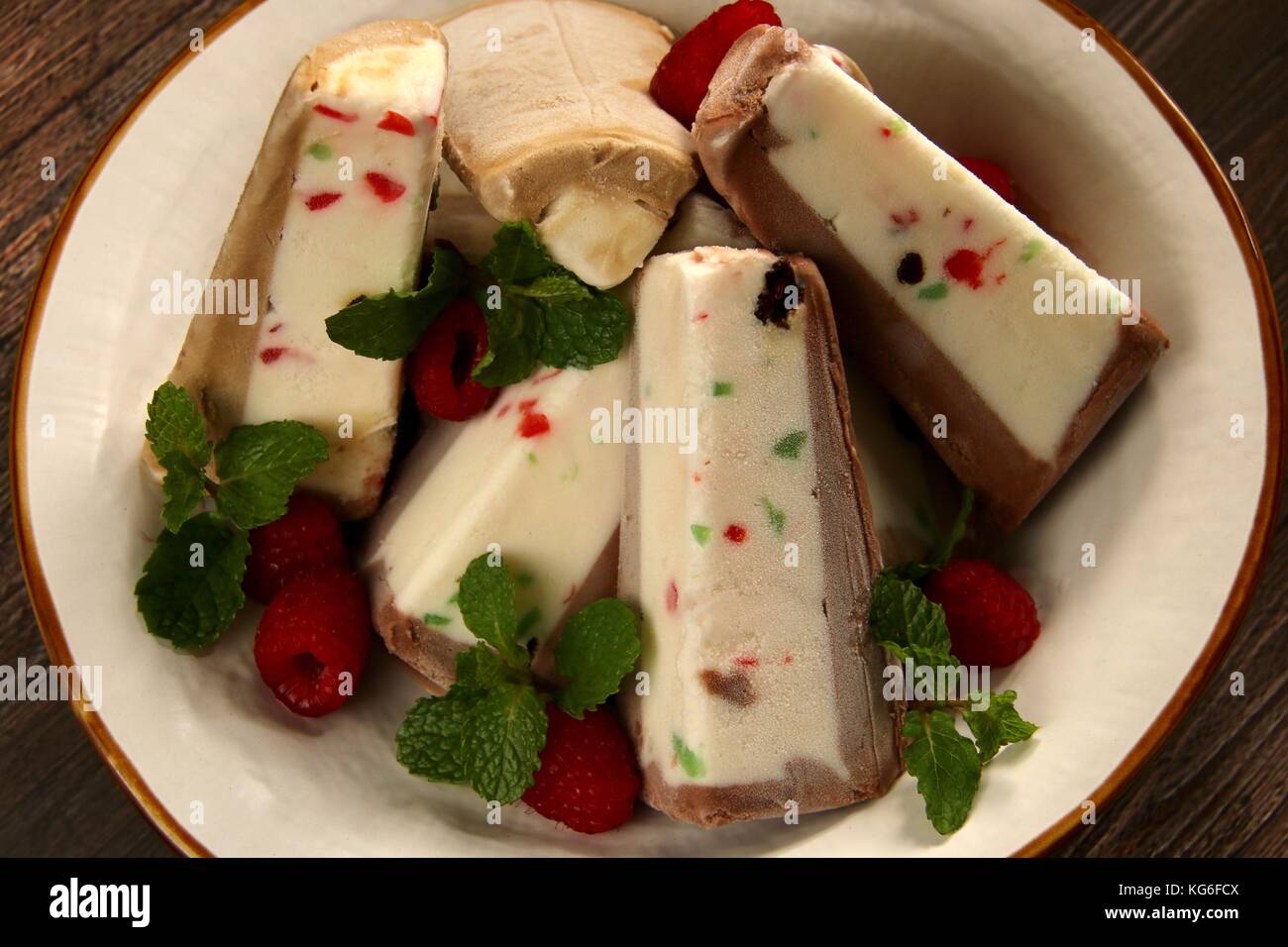 Tutti Frutti Ice Cream Cake Stockfoto