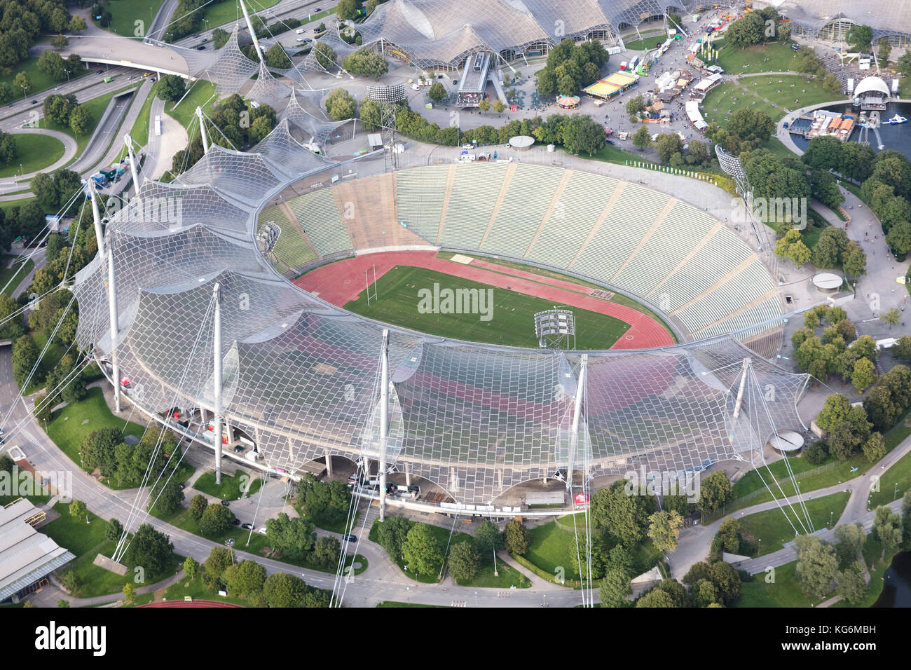 Luftaufnahme von Olympiastadion und Olympiapark (München), München, Bayern, Deutschland Stockfoto