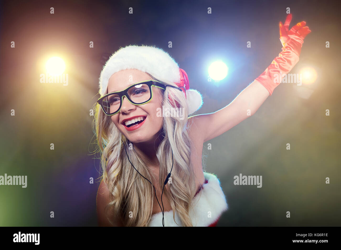 Dj Mädchen in santa claus Kostüm für Weihnachten Stockfoto