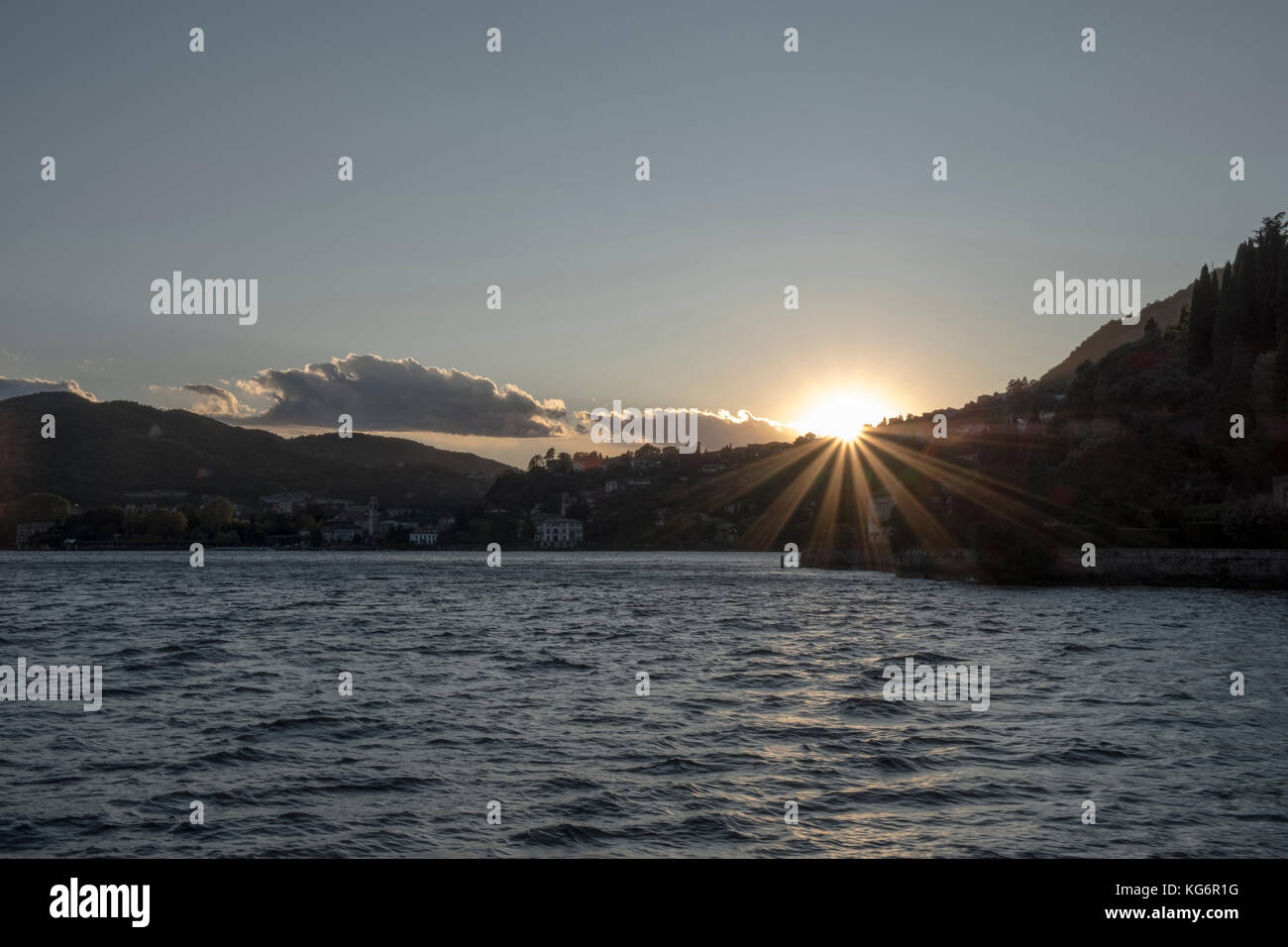 Sonnenuntergang in den See Stockfoto