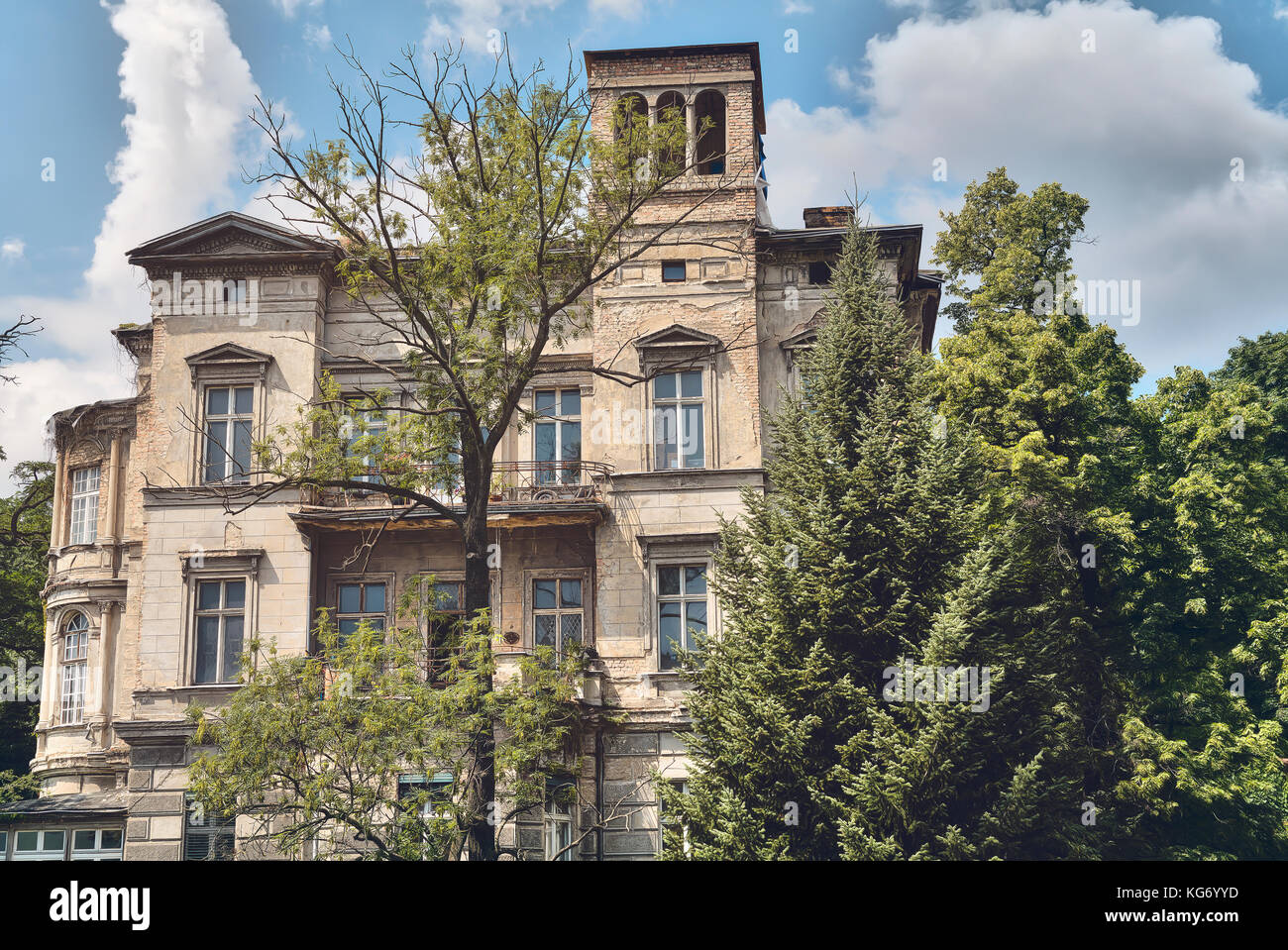 Alte grungy Villa in Berlin Kreuzberg gefunden Stockfoto