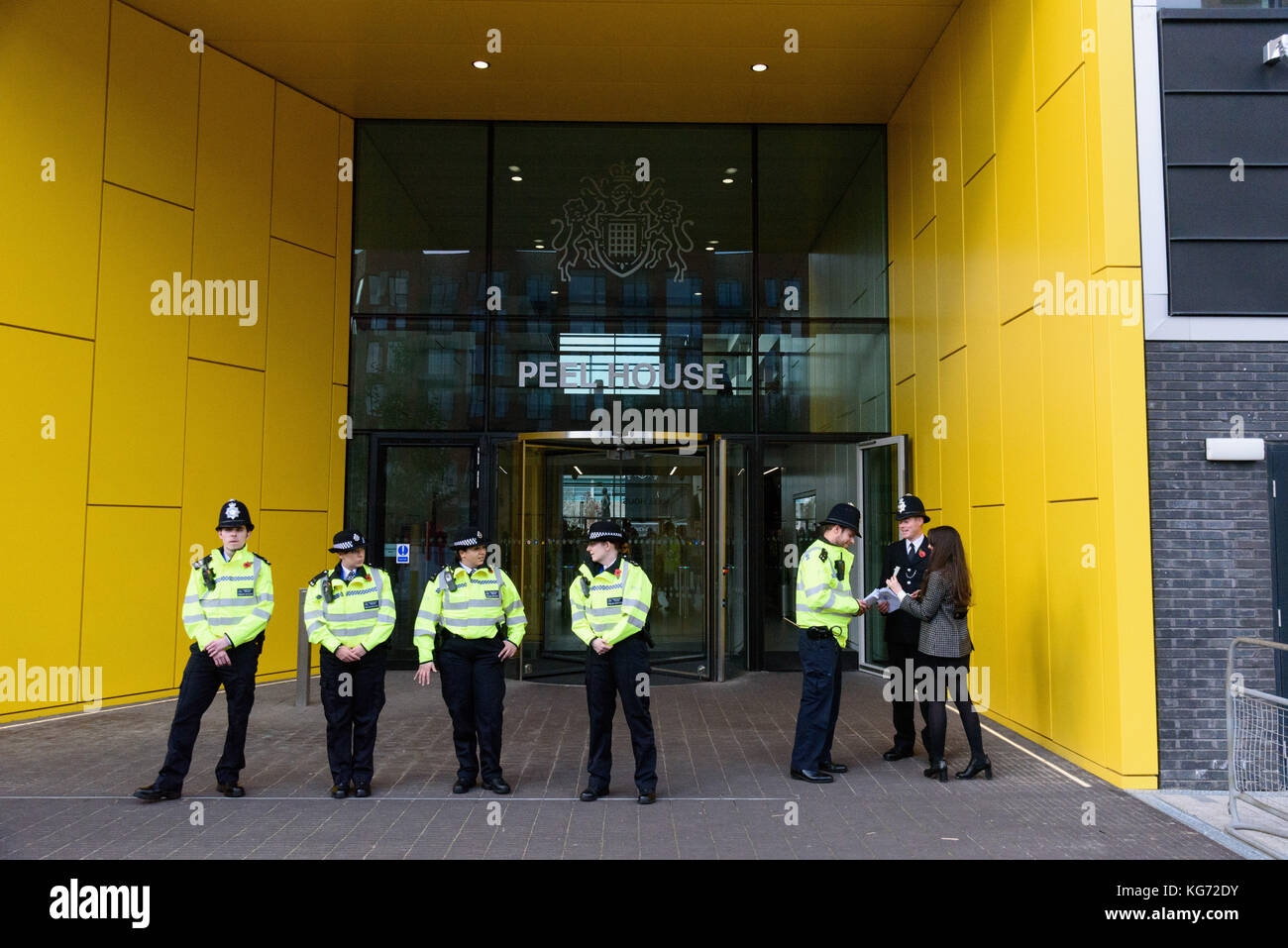 Haupteingang der Peel Centre metrop als Gäste für die Metropolitan Police Service Anfahrt aus Parade, die staffelung von 182 neuen rec zu markieren Stockfoto