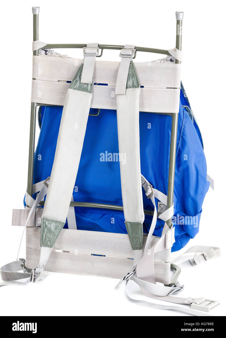Vintage Blau und Weiß wandern oder Camping Rucksack auf weißem Hintergrund isoliert Model Release: Nein Property Release: Nein. Stockfoto