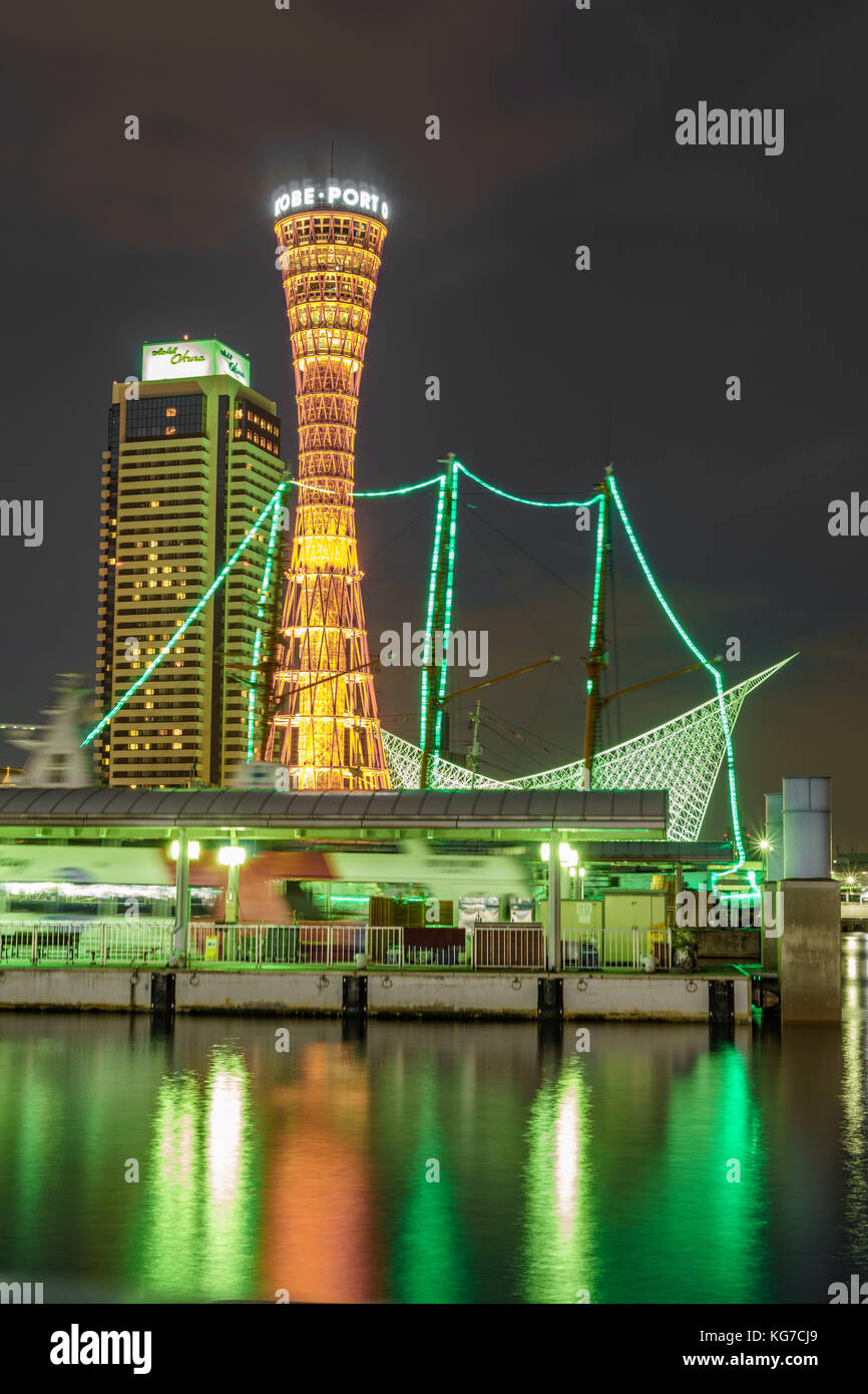 Kobe, Japan - Juni 3, 2015: Kobe Tower bei Nacht in Kobe, Japan. Stockfoto