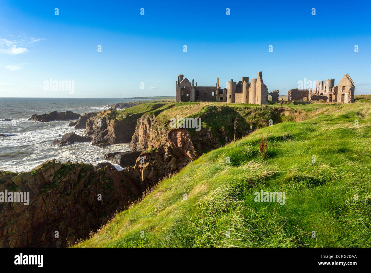 Die Klippe Ruinen von Slains Castle an der Nordseeküste in Aberdeenshire, Schottland - angeblich die Inspiration für Roman Bram Stokers 'Dracula-'. Stockfoto