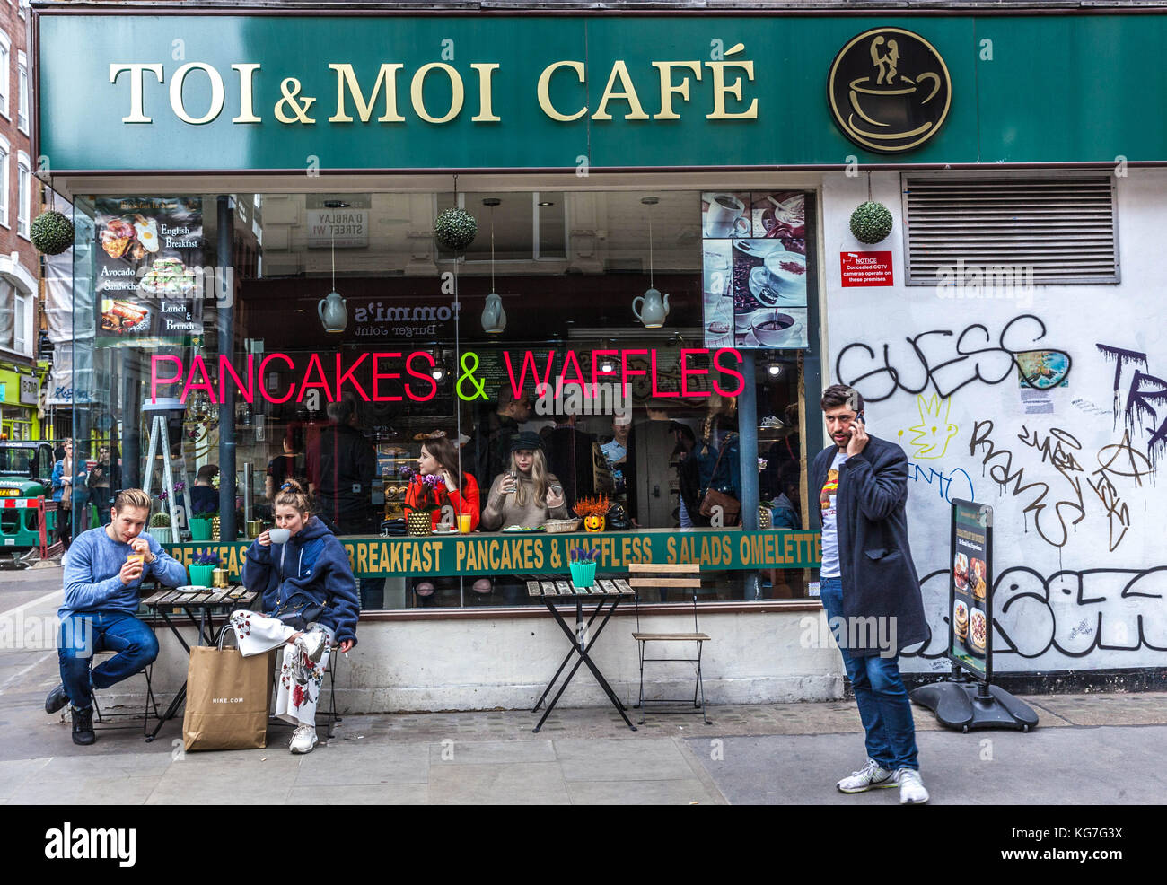 Cafe vorne, Soho, London, England, UK. Stockfoto