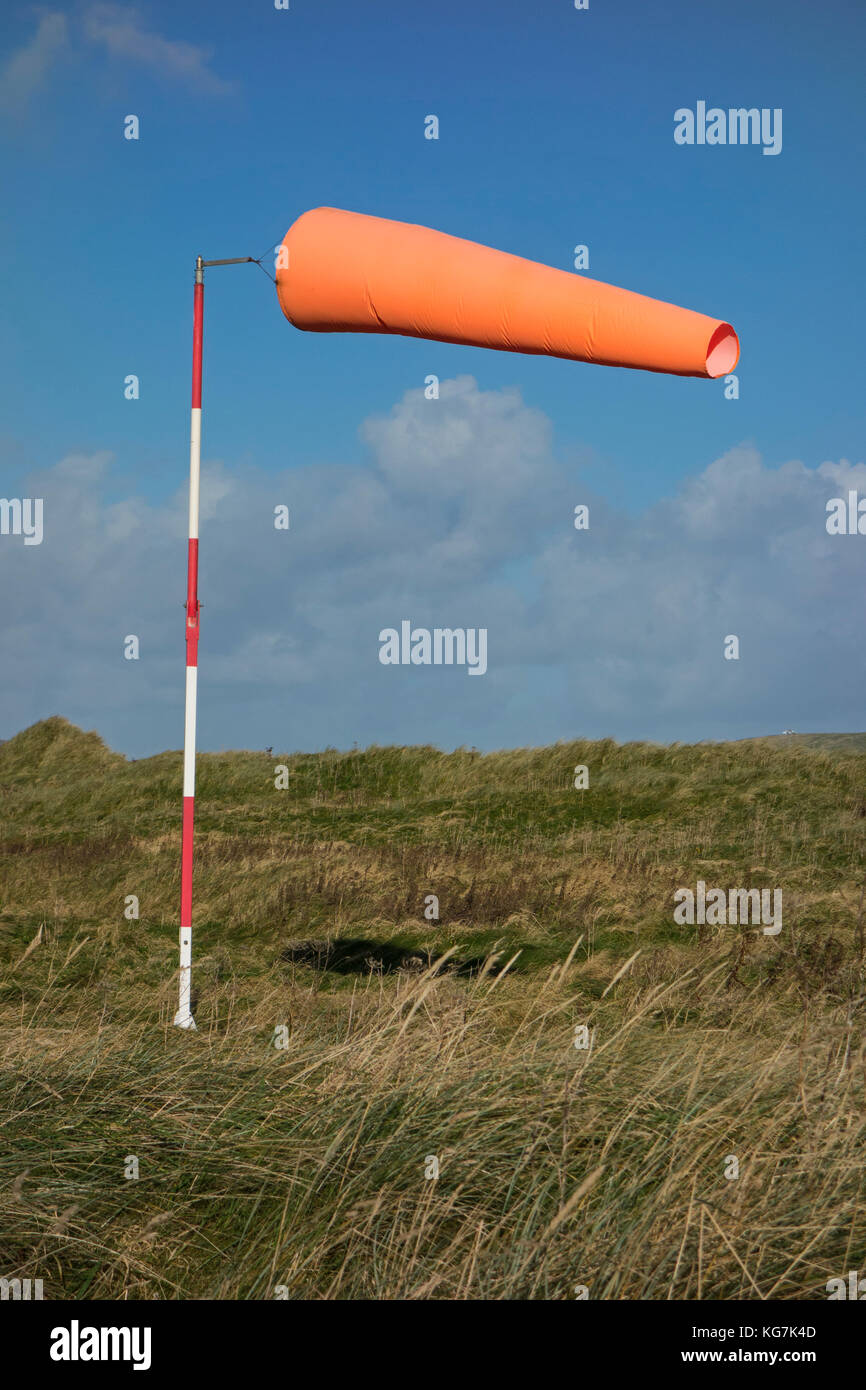Voll ausgefahren Windsack bei starkem Wind, Sumburgh, Shetland Stockfoto