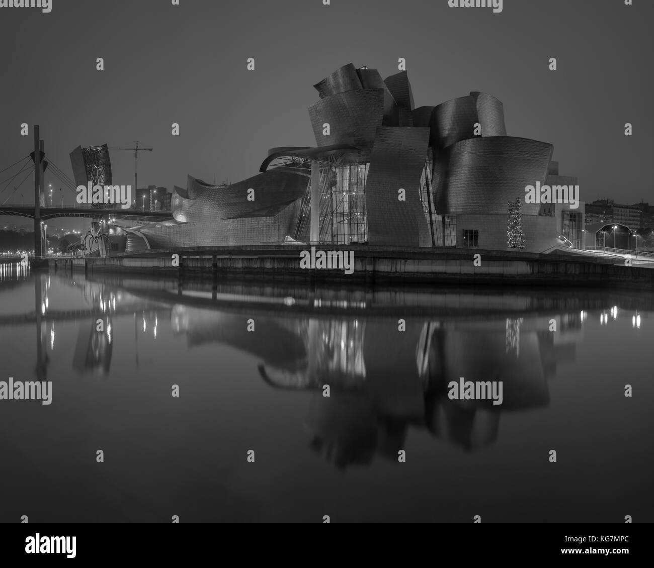 Guggenheim bei Nacht Stockfoto