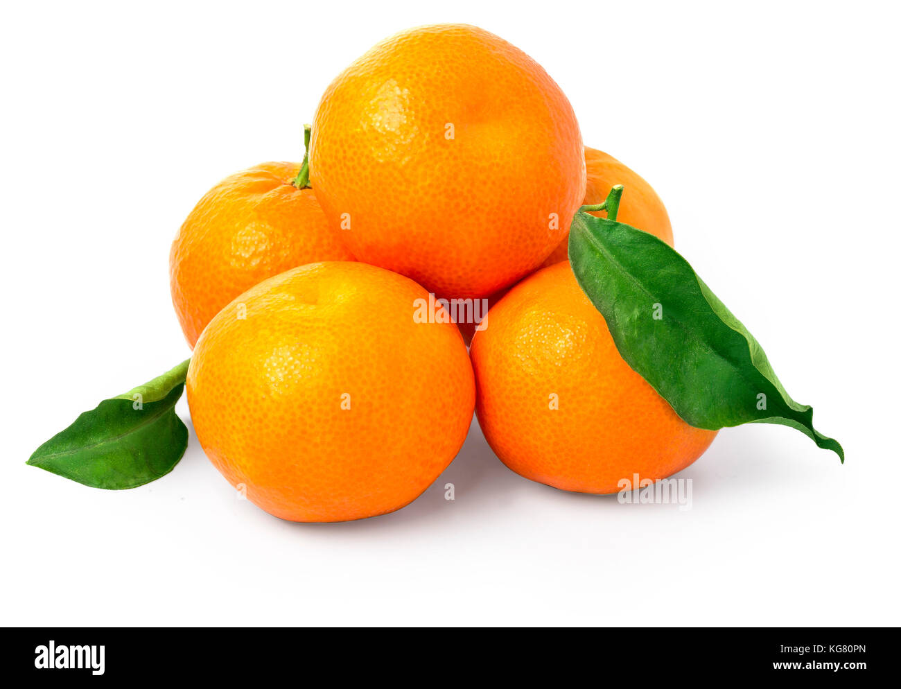 frische Mandarinen mit Blatt auf weißem Hintergrund mit Beschneidungspfad Stockfoto