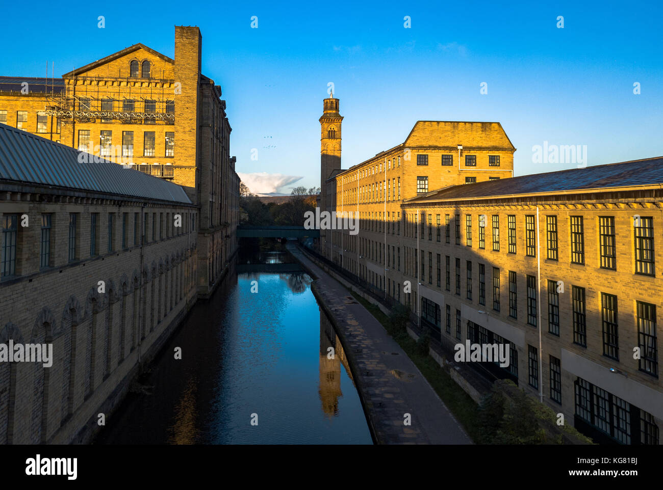 Luftaufnahmen von der wundervollen Weltkulturerbe Saltaire in West Yorkshire, der ehemaligen Heimat des legendären David Hockney Stockfoto