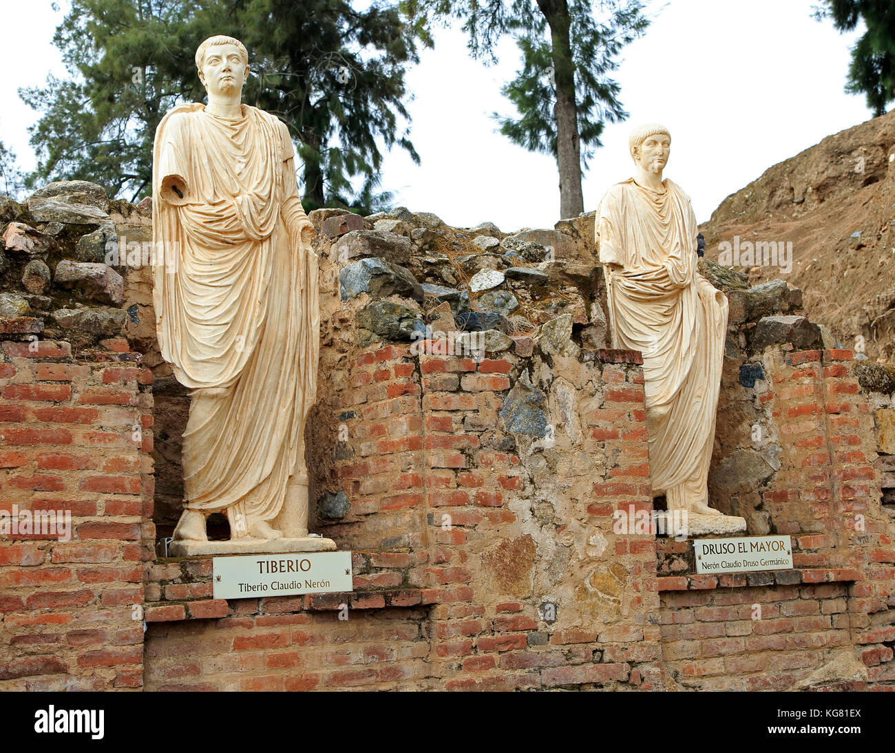 Statuen des Kaisers Tiberius und Nero Claudius Drusus, Aula Sacra, Mérida, Extremadura, Spanien Stockfoto
