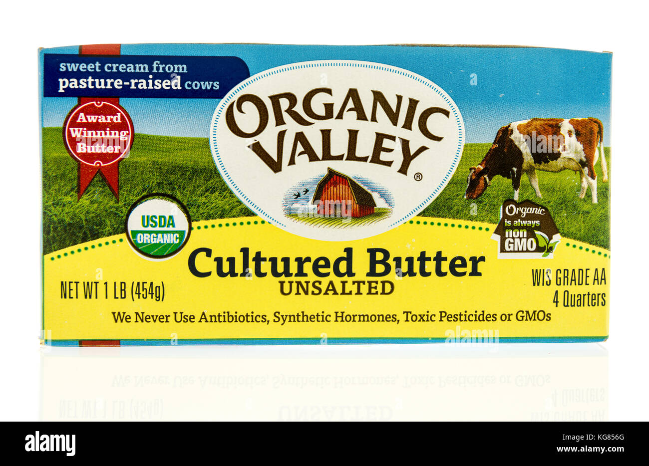 Winneconne, WI - 31. Oktober 2017: Ein Paket von Kulturen Butter aus Organic Valley auf einem isolierten Hintergrund. Stockfoto