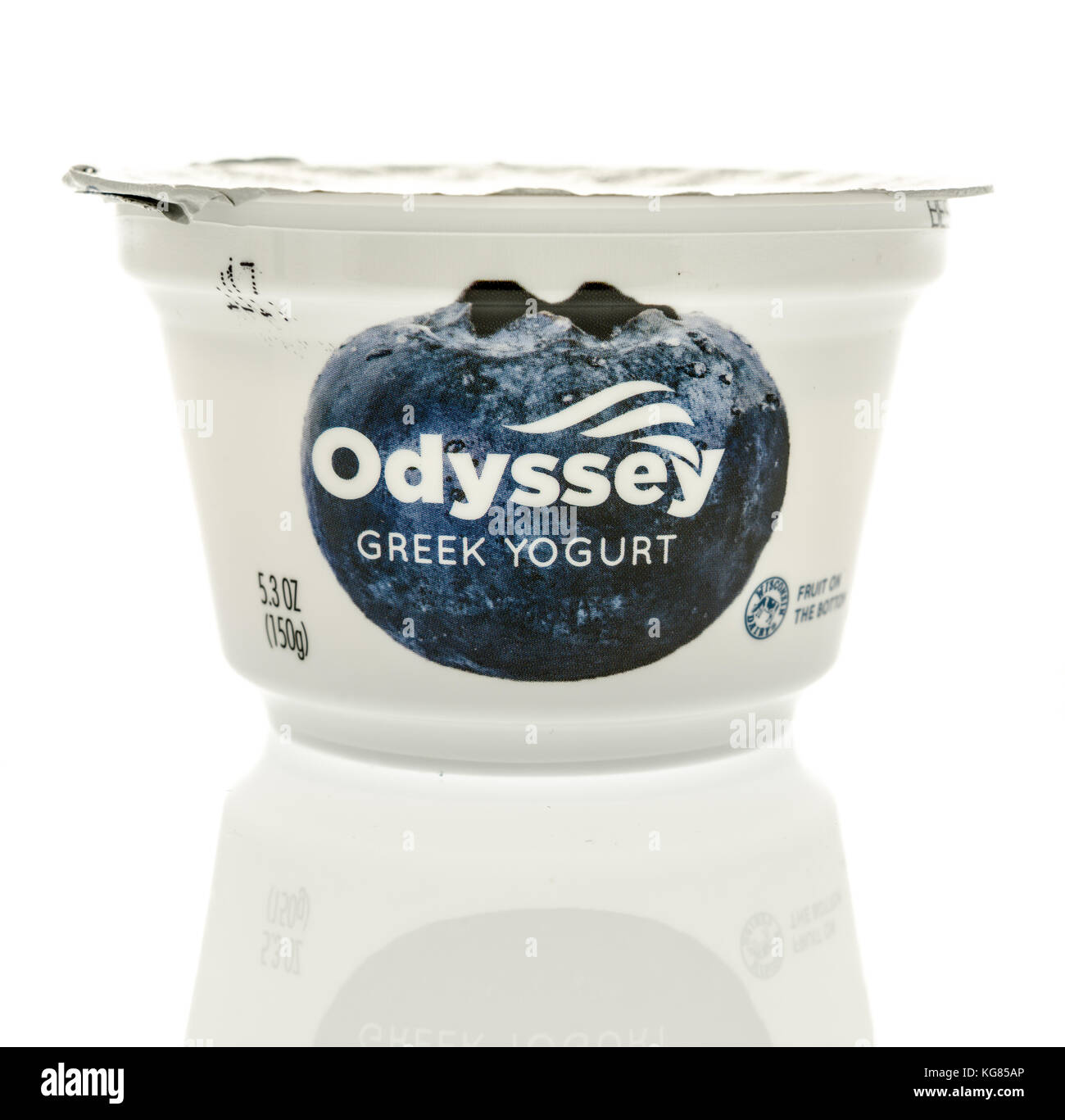 Winneconne, WI - 31. Oktober 2017: Ein Behälter mit griechischem Joghurt Odyssey auf einem isolierten Hintergrund. Stockfoto