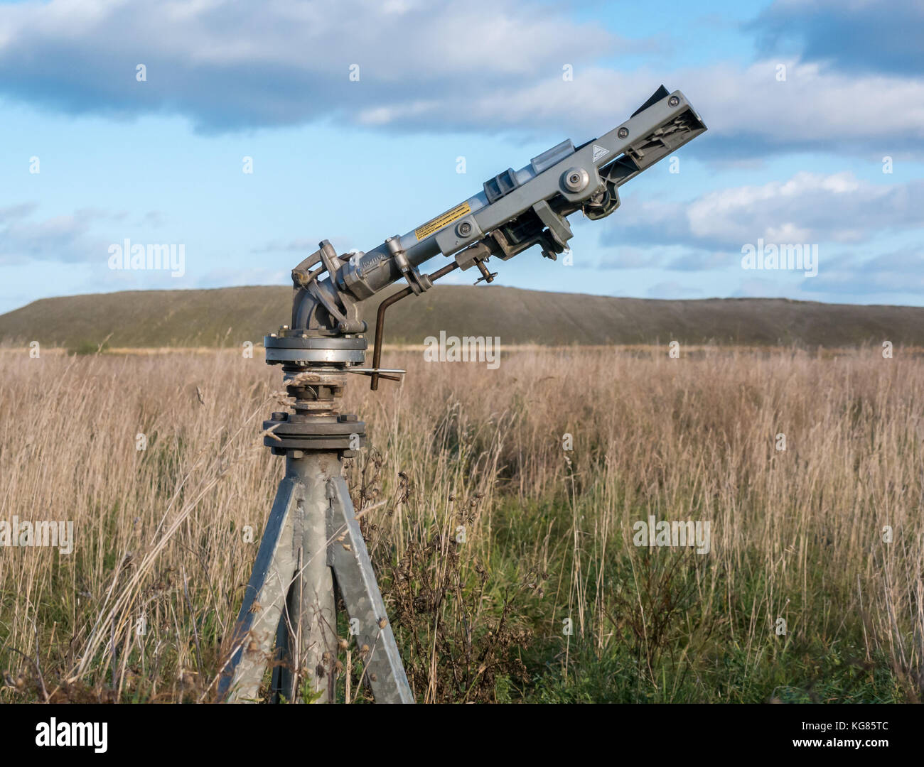 Stillgelegte Hochdruck-Wasserstrahl spray Asche Abfälle aus cockenzie Kohle Kohlekraftwerk cool, Musselburgh Lagunen, Schottland, UK, jetzt Naturschutzgebiet Stockfoto