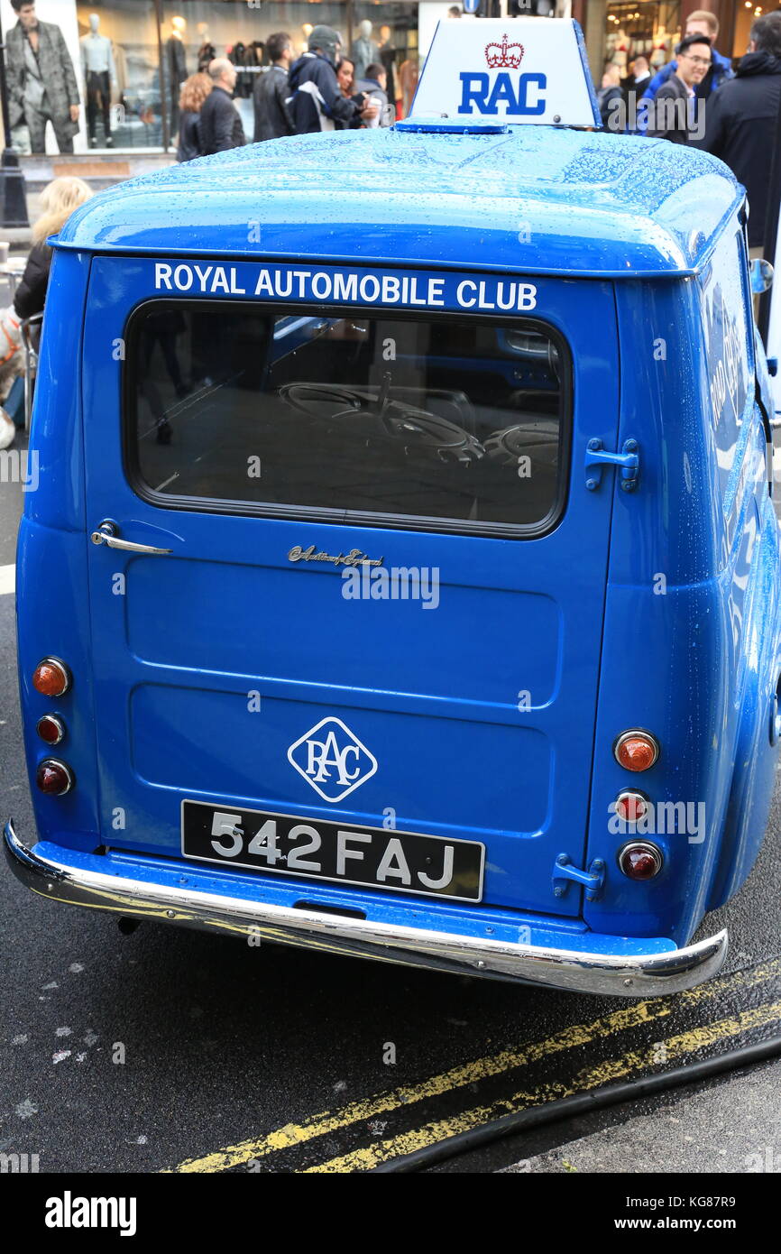 Der Regent Street in London's West End ist in des Landes größte kostenlose verwandelt-Motor Show. die belebte Einkaufsstraße ist durch Verkehr und die Straße mit Autos aus der Vergangenheit gefüllt ist, die Gegenwart und die Zukunft. Fast 200 Fahrzeuge ausgestellt sind, einschließlich derjenigen, die aus den Tagen der pferdelosen Kutsche durch den klassischen Jahre, neben der batteriebetriebenen Autos der Zukunft. Stockfoto