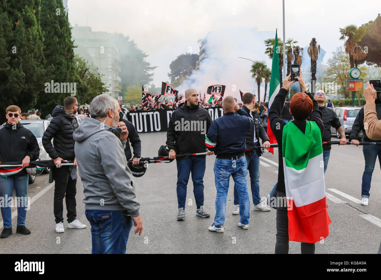 Rom, Italien, 4. November 2017. Demonstration der politischen Bewegung namens "Forza Nuova" in Rom in der Eur-Zone am 04. November 2017. Rom, Italien, 4. November 2017 Credit: Simone De Santis/alamy leben Nachrichten Stockfoto