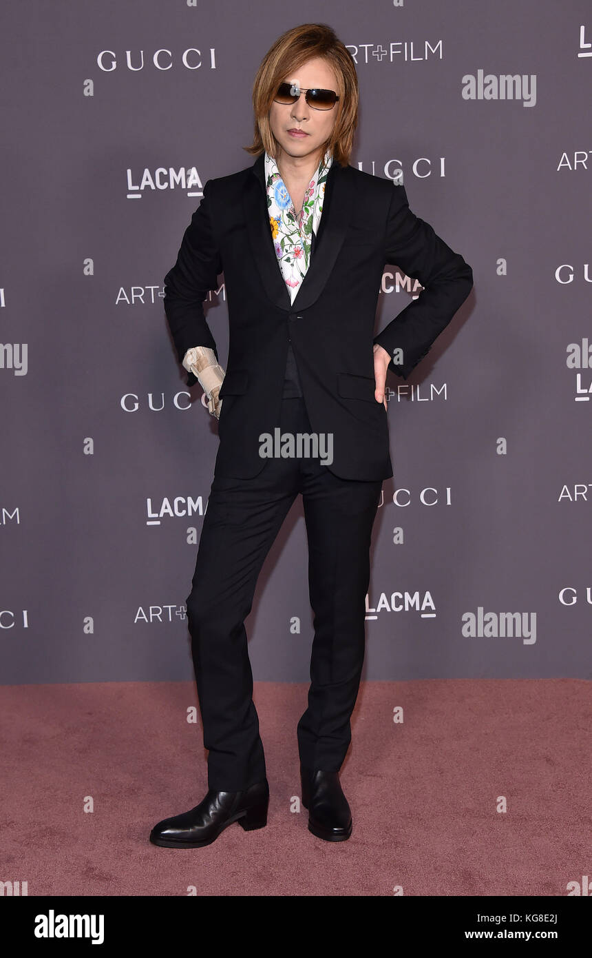 November 4, 2017 - Los Angeles, Kalifornien, USA - yoshiki kommt für die lacma Kunst 2017+ Film Gala im Los Angeles County Museum of Art (Credit Bild: © Lisa O'Connor über Zuma Draht) Stockfoto