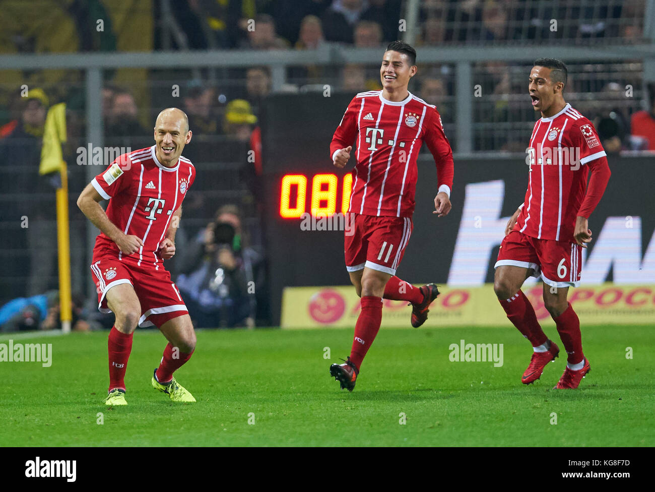 Erste Deutsche Fußball Liga, Dortmund, November 04, 2017 Arjen Robben, Fcb 10 Ziele für 0-1 Jubel, Freude, Emotionen, feiern, lachen, Jubeln, Jubeln, reißt die Arme, ballte die Faust, mit James Rodriguez, Fcb 11 thiago Alcantara, Fcb 6 Borussia Dortmund - fc bayern münchen 1-3 Deutsche Fussball Liga Match in Dortmund, November 03, 2017, Saison 2017/2018 © Peter Schatz/alamy leben Nachrichten Stockfoto