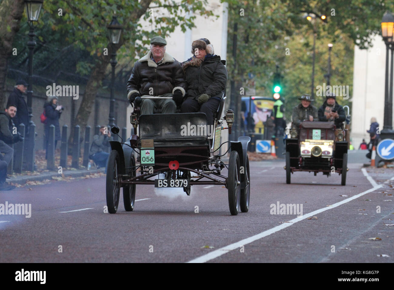 London, Großbritannien. 05 Nov, 2017. Hyde Park Corner, London, UK - 5. November: Über 400 Oldtimer waren eingeplant, in Bonhams Veteran Car Run am Hyde Park am 5. November 2017 zu starten. Die weltweit am längsten laufende Autofahren Fall läuft eine 60 Kilometer lange Reise von London nach Brighton. Quelle: David Mbiyu/Alamy leben Nachrichten Stockfoto