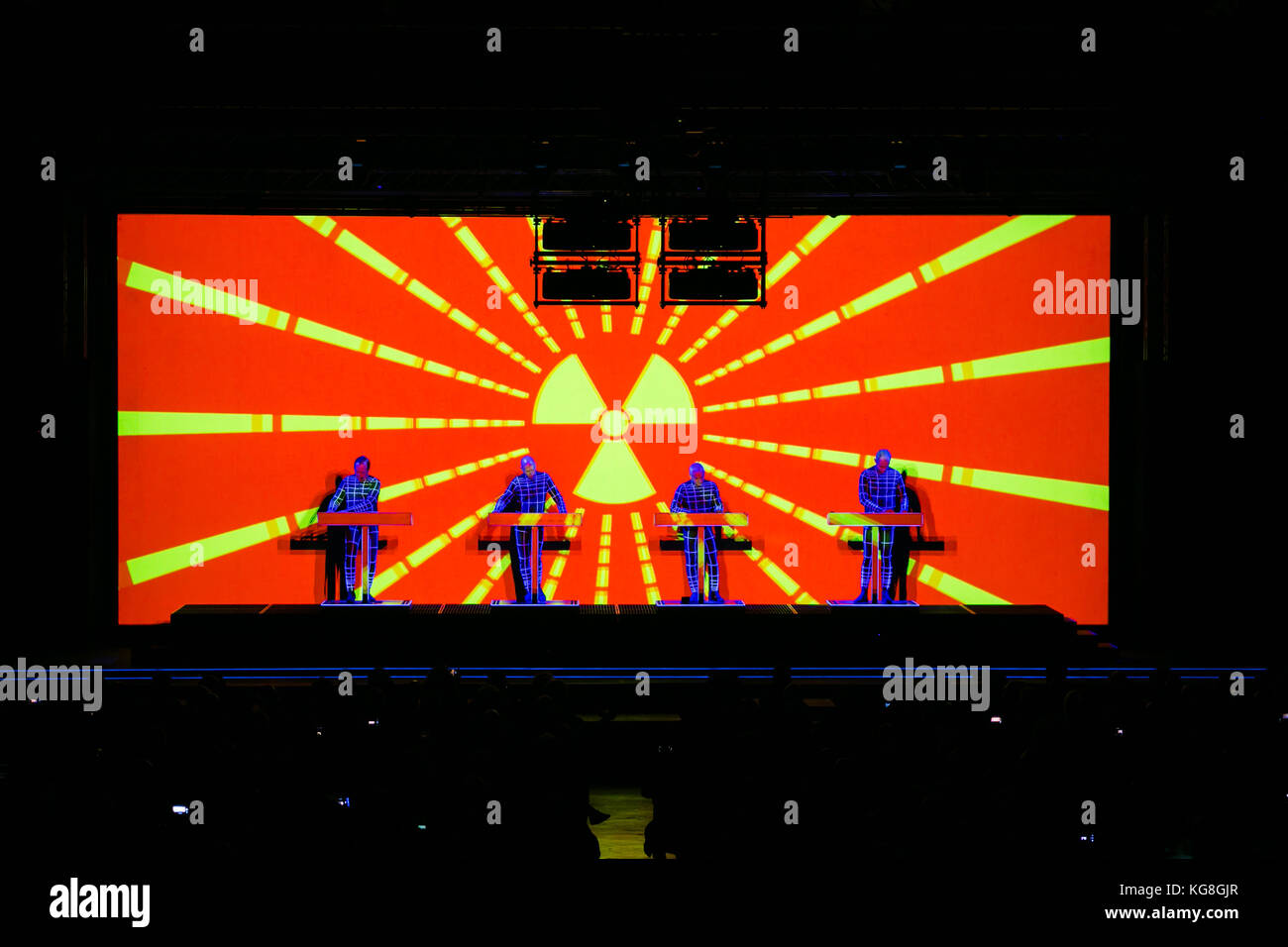 Turin, Italien, 04. november 2017 die deutsche Elektro-Band Kraftwerk spielen live eine 3d Show Stockfoto