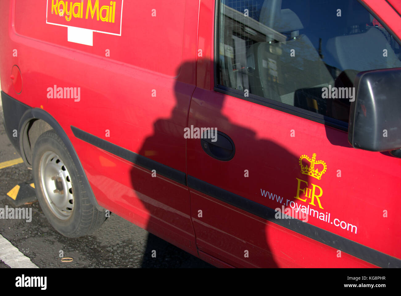 Post Royal Mail Lieferwagen und Depot anniesland Lieferung office Glasgow Logo rot Autos geparkt wie Streik Bedingungen Stockfoto