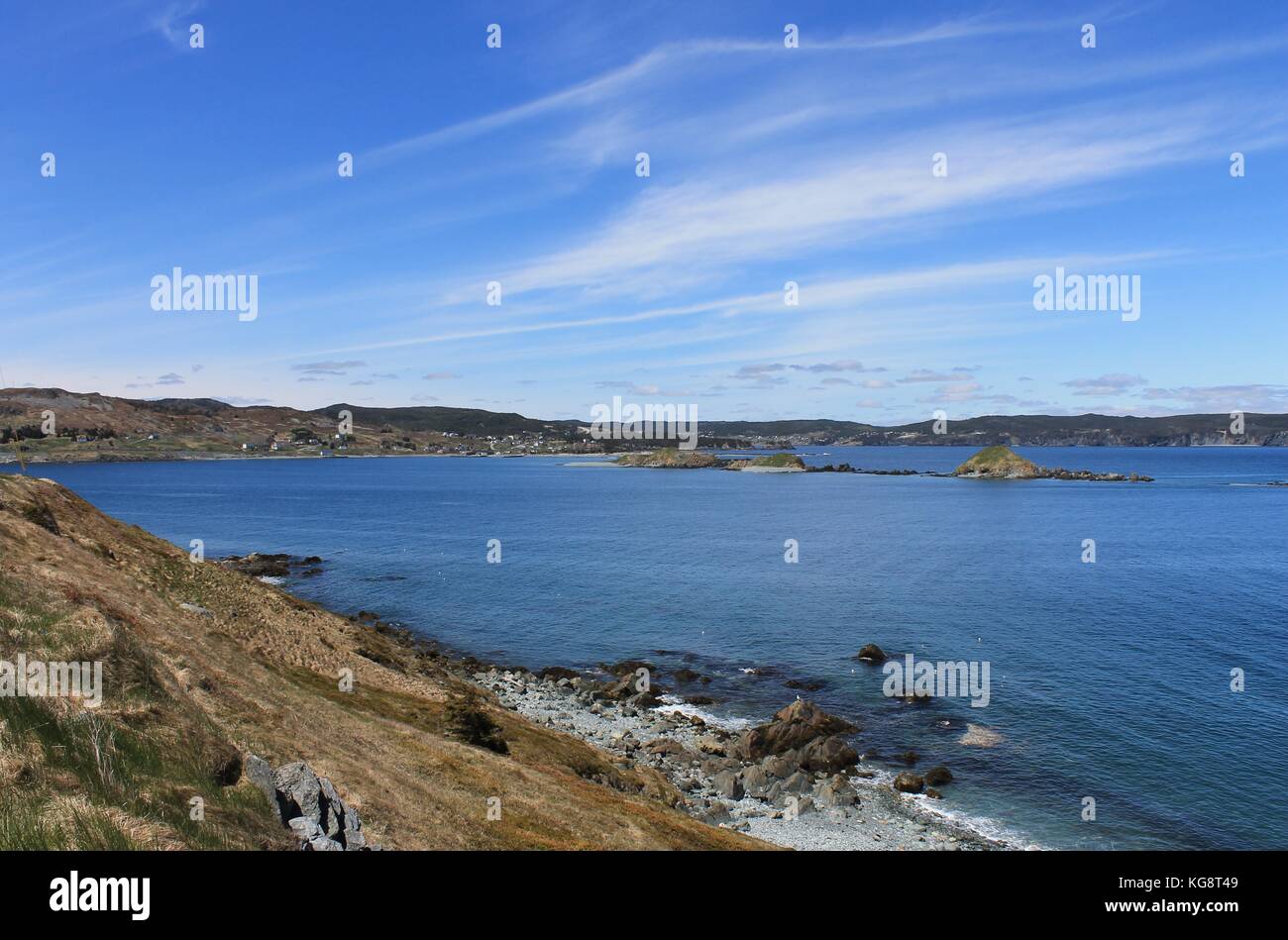 Panoramablick auf den Atlantik und die Küstenstadt Ferryland Ferryland, und die Abschreibungen, Neufundland, Labrador, Kanada Stockfoto