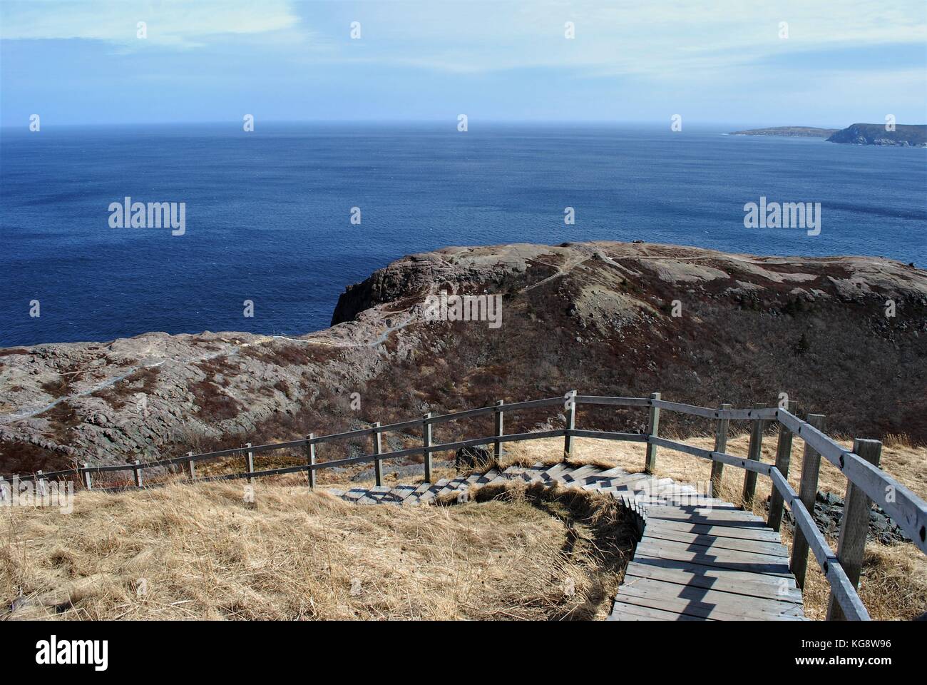 Treppe trail northhead und Signal Hill, St. John's, Neufundland und Labrador, Kanada. Panoramablick auf die Hügel, Trail und den Atlantischen Ozean Stockfoto