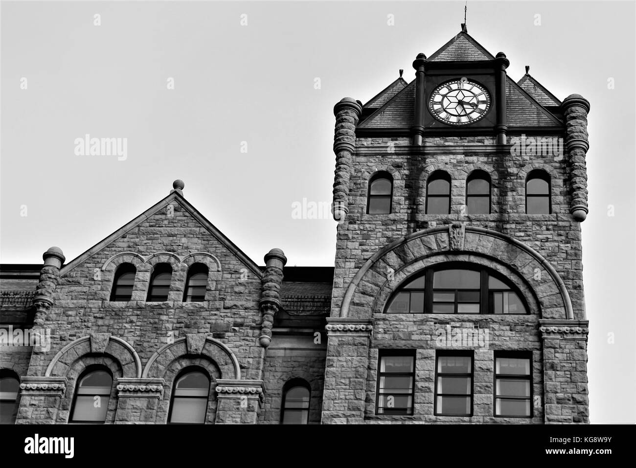 Uhrturm im Gerichtsgebäude, St. John's, Neufundland und Labrador, Kanada. Stockfoto