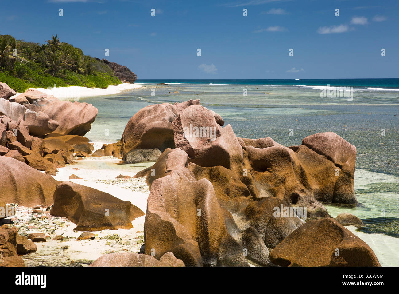 Die Seychellen, La Digue, Anse Die, Ostküste, felsige Küste, Strand und flachen Lagune Stockfoto