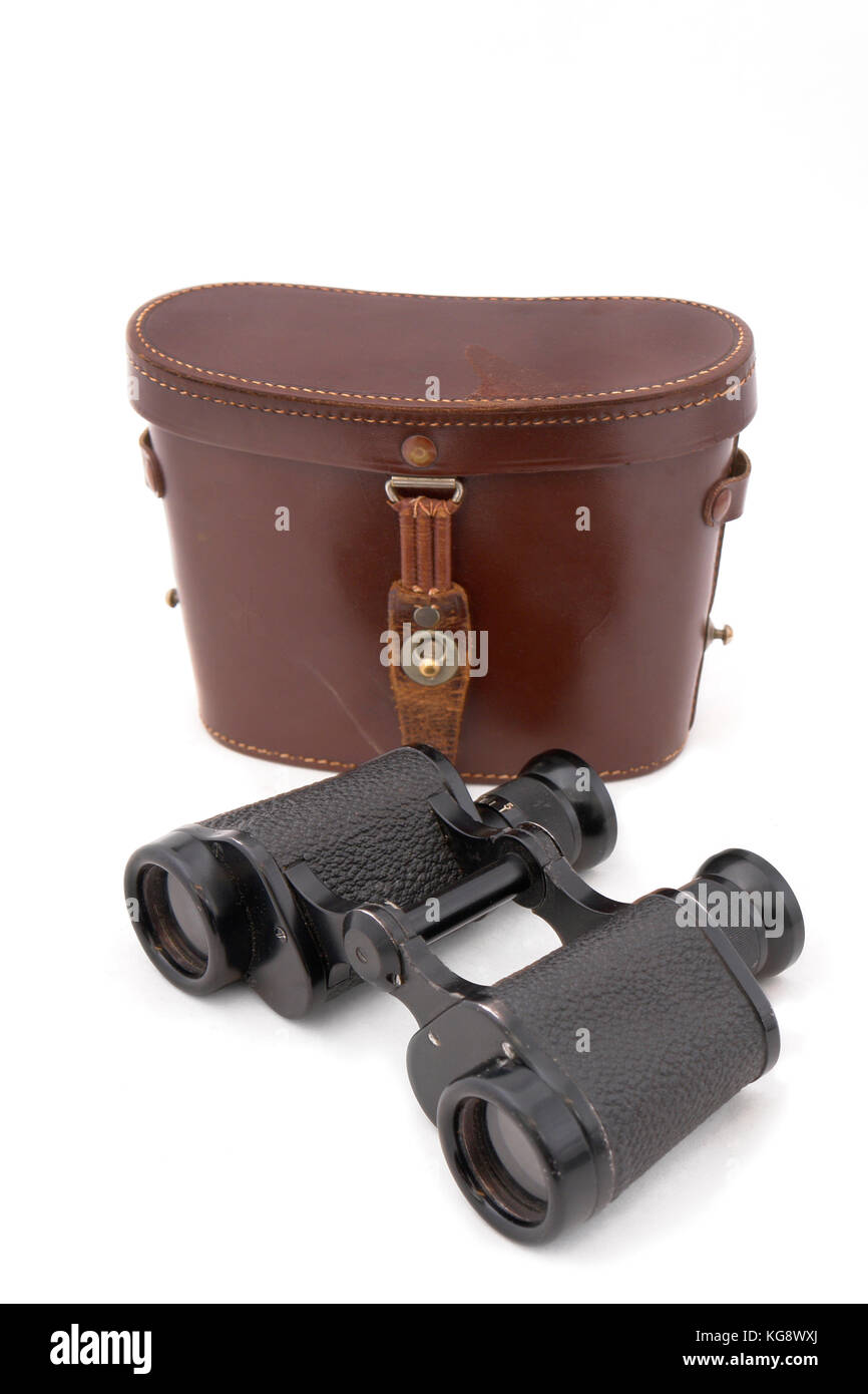 Britische Armee binokularer der Vorkriegszeit (ww 2) Zeit. Mit Pfad auf weißem Hintergrund. Im zweiten Weltkrieg von britischen Offizieren verwendet. Stockfoto