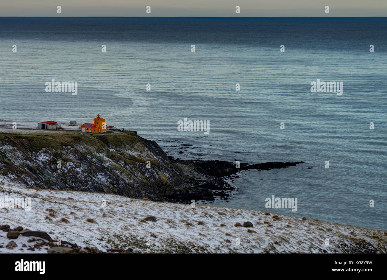 Island winter Querformat Wasser und Reflexion mit blauer Himmel Stockfoto